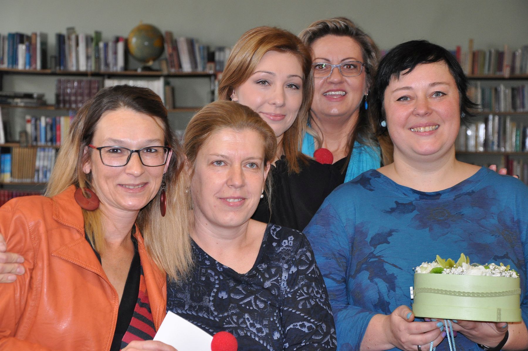 Textiljáték és bábkiállítás megnyitója a könyvtárban